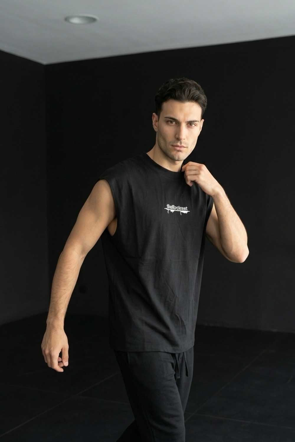 Ανδρικό Μαύρο Αμάνικο T-shirt με Premium Κέντημα ellizcloset – Relaxed Fit