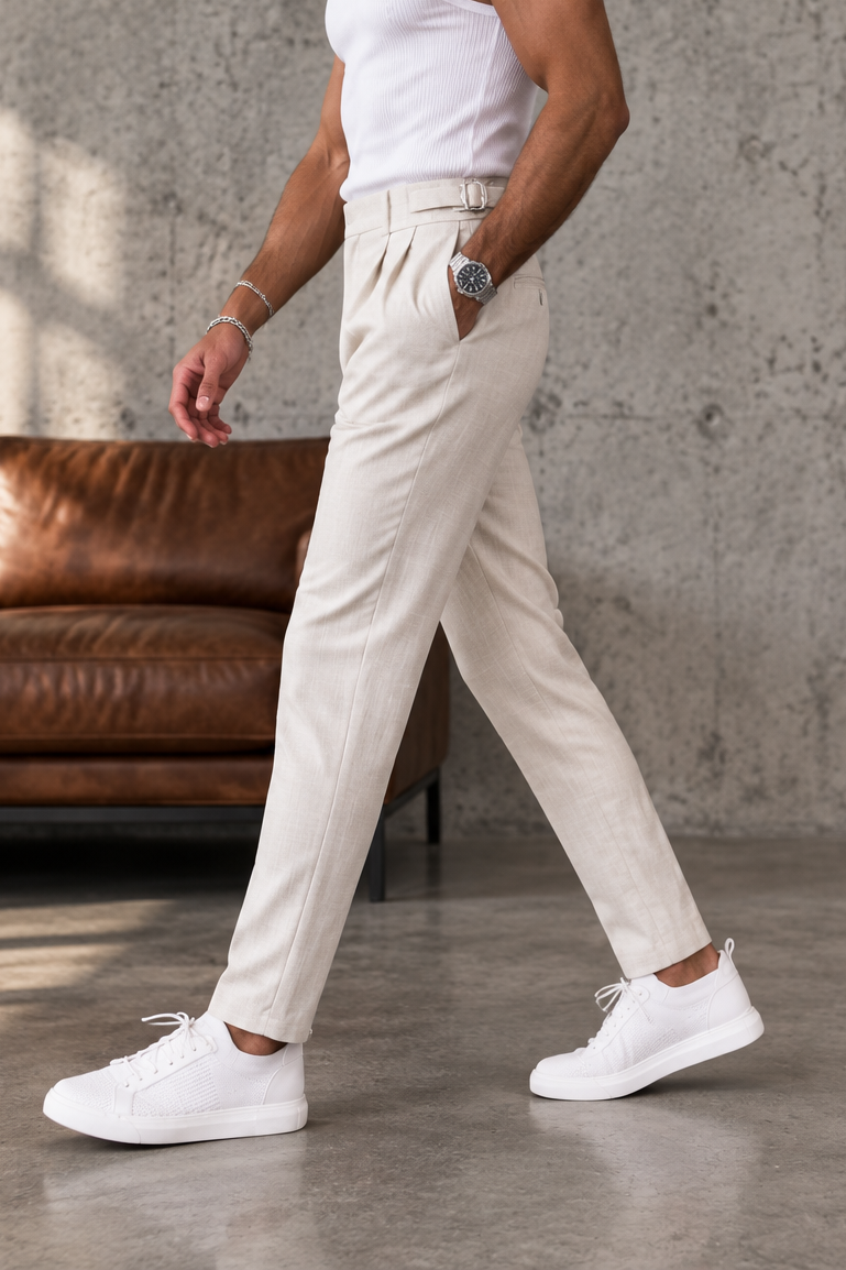 Ανδρικό παντελόνι slim fit με πιέτες σε μπεζ του πάγου