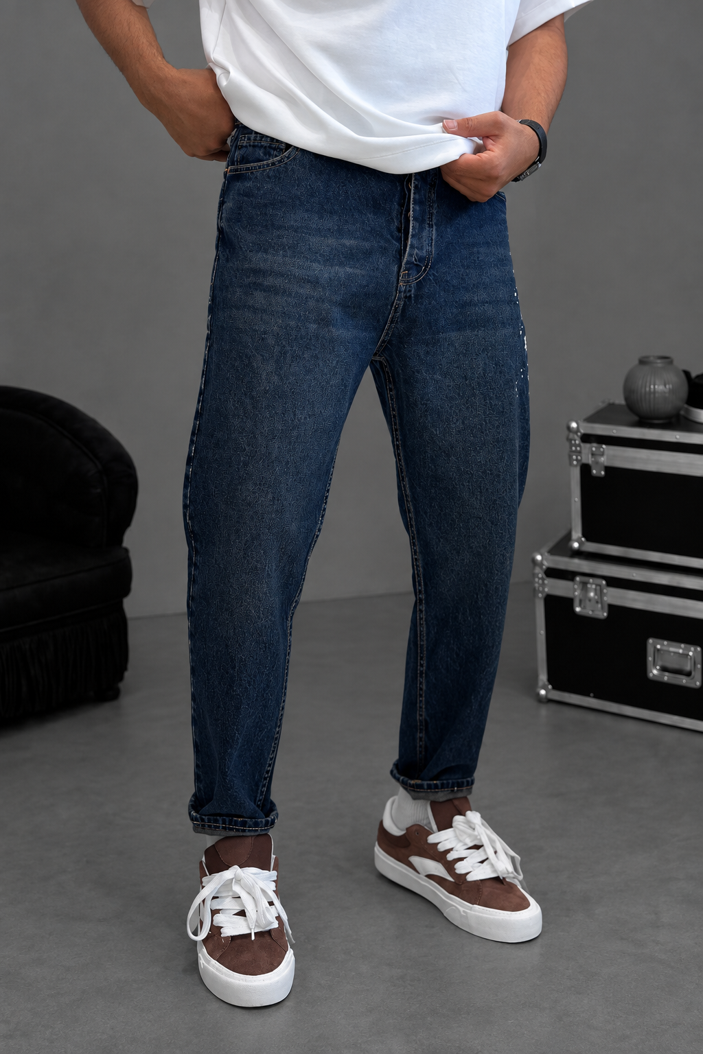 Men's loose fit jeans with splash art design in blue