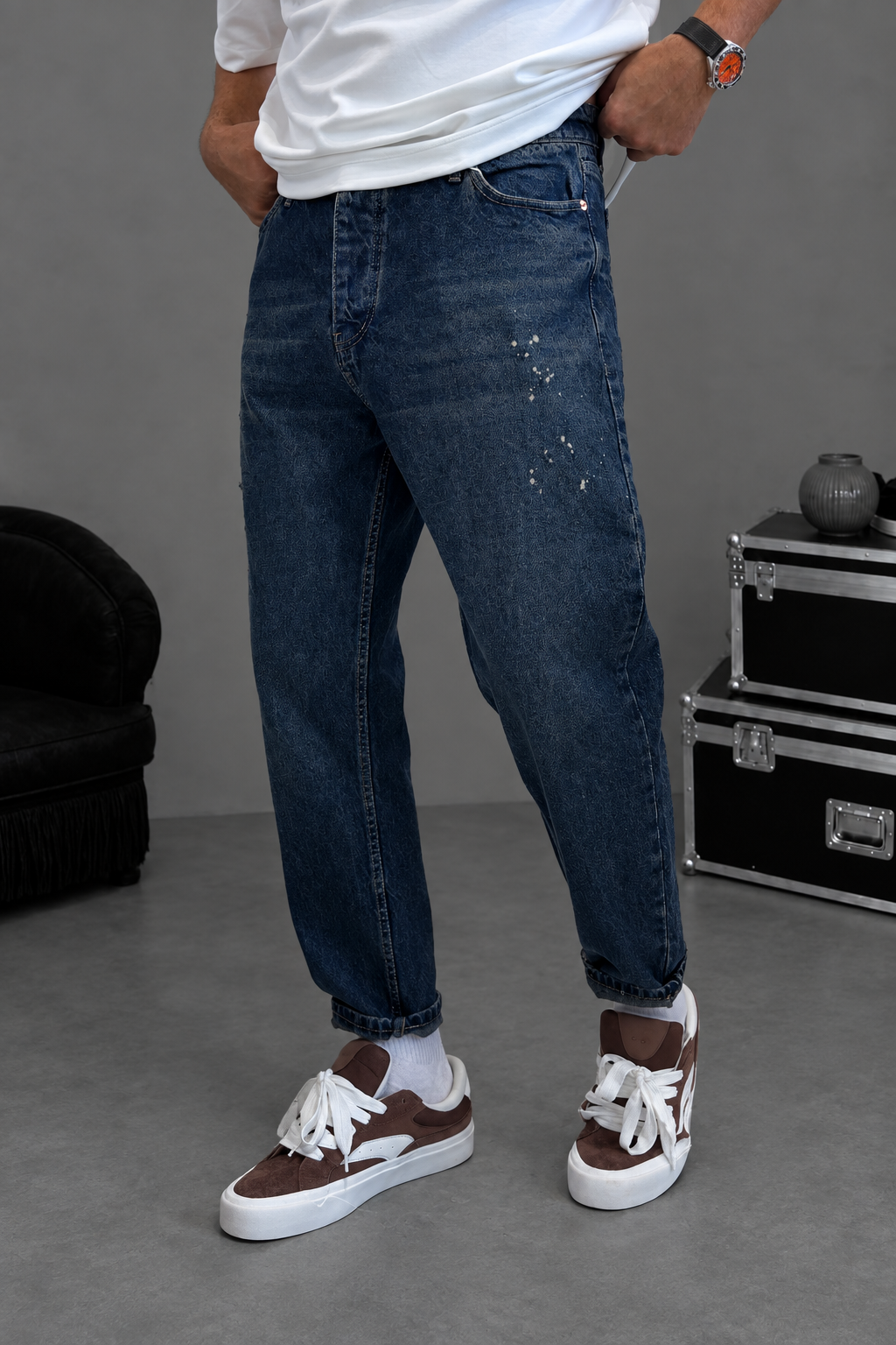 Men's loose fit jeans with splash art design in blue