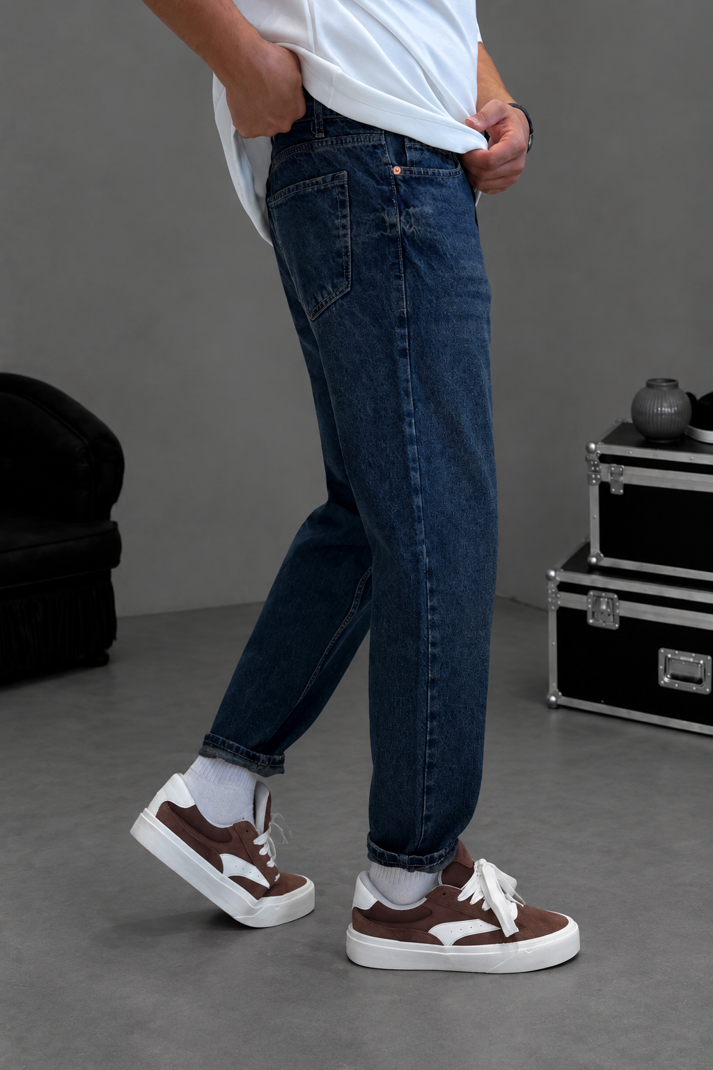 Men's loose fit jeans with splash art design in blue