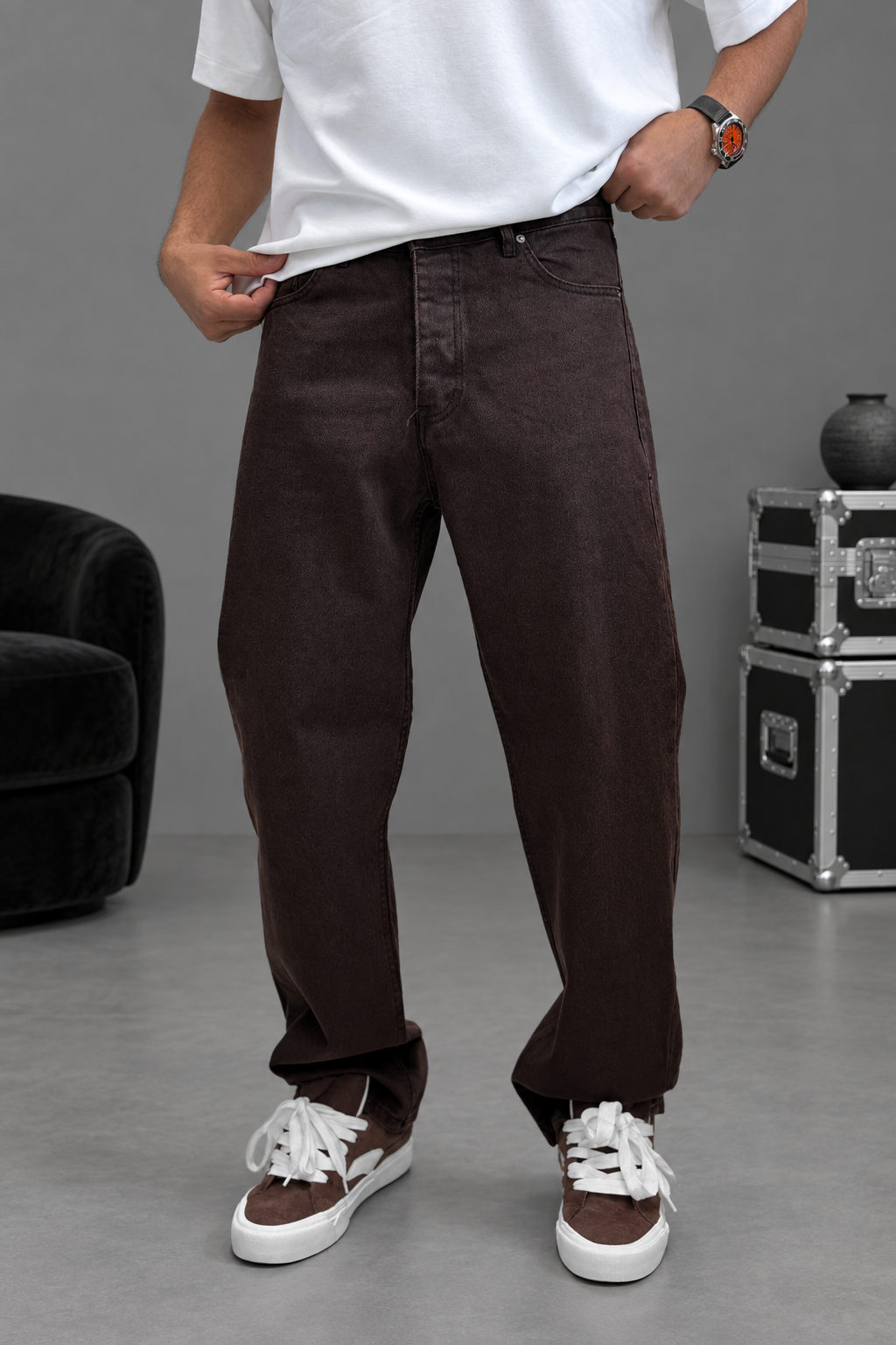 Men's baggy jeans in brown