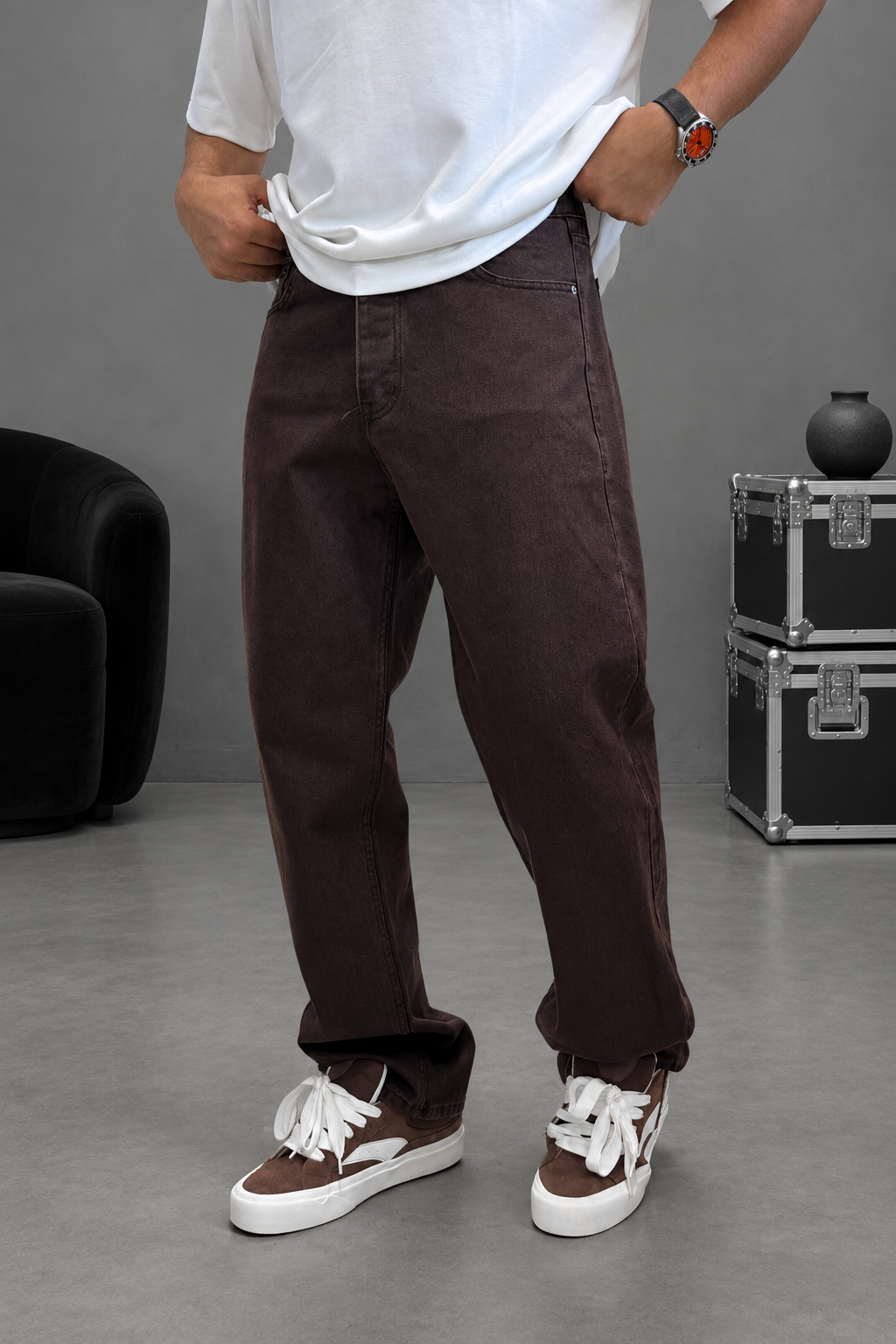 Men's baggy jeans in brown
