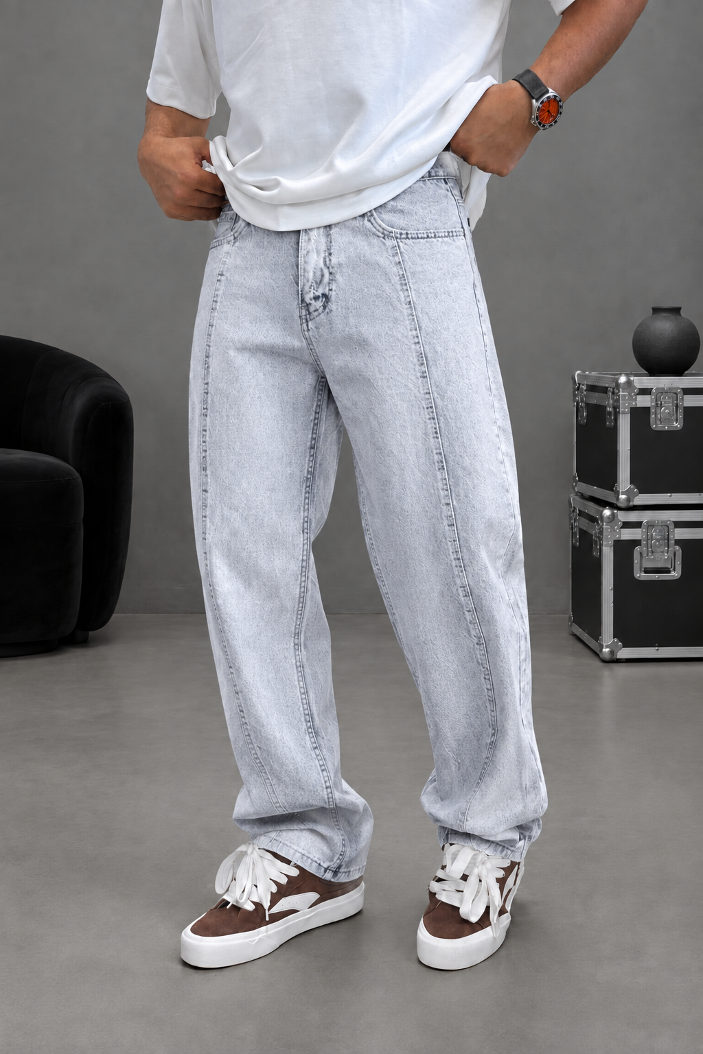 Men's faded baggy jeans with accentuated front seam in an ice shade