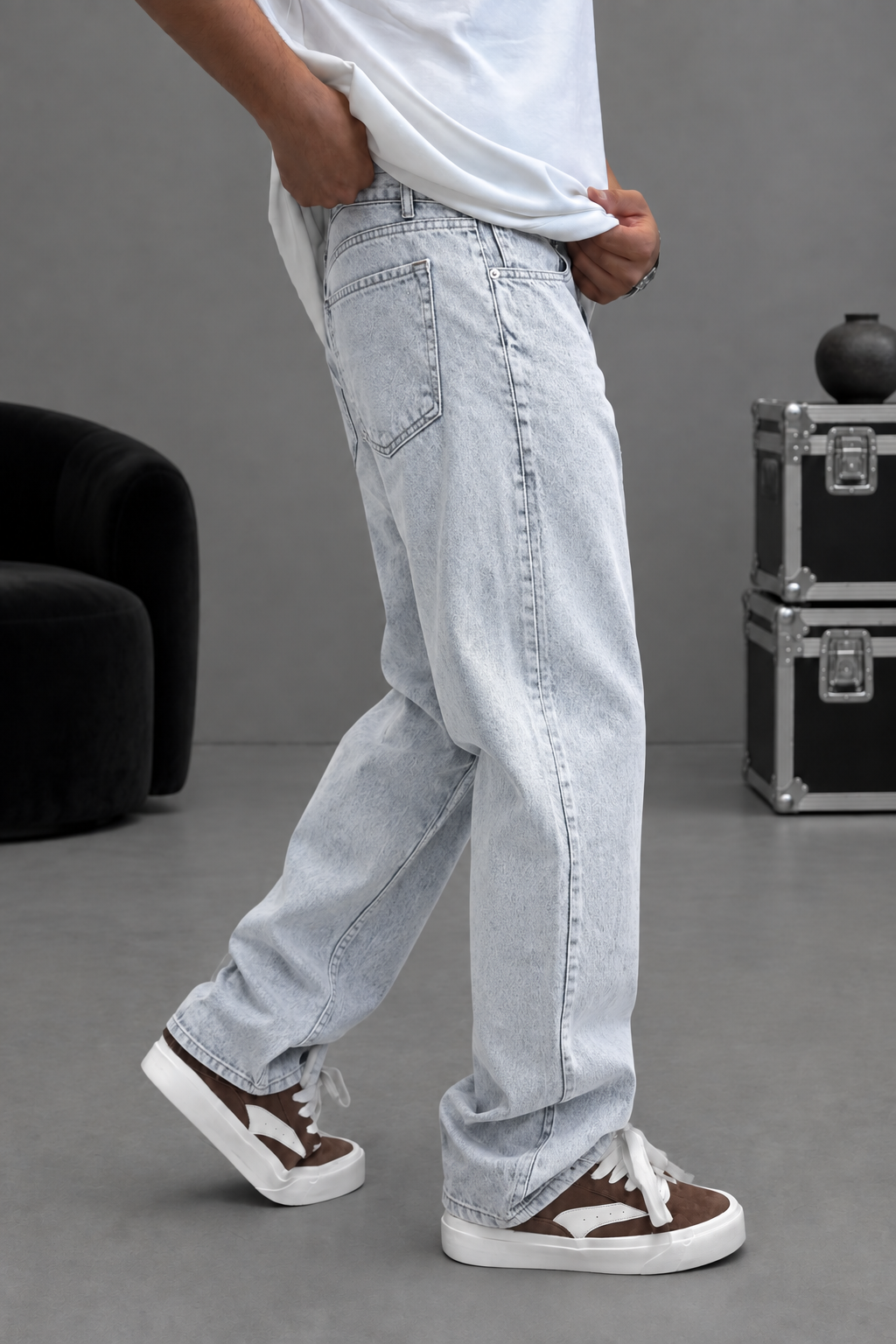 Men's faded baggy jeans with accentuated front seam in an ice shade