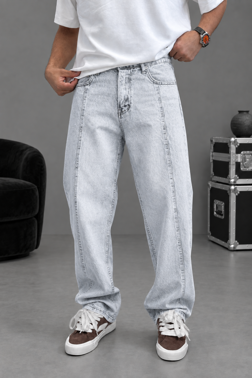 Men's faded baggy jeans with accentuated front seam in an ice shade