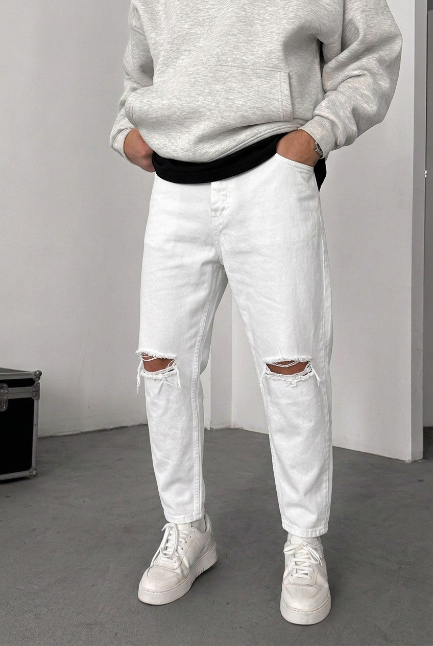 Loose Fit Jeans with Ripped Knees – White