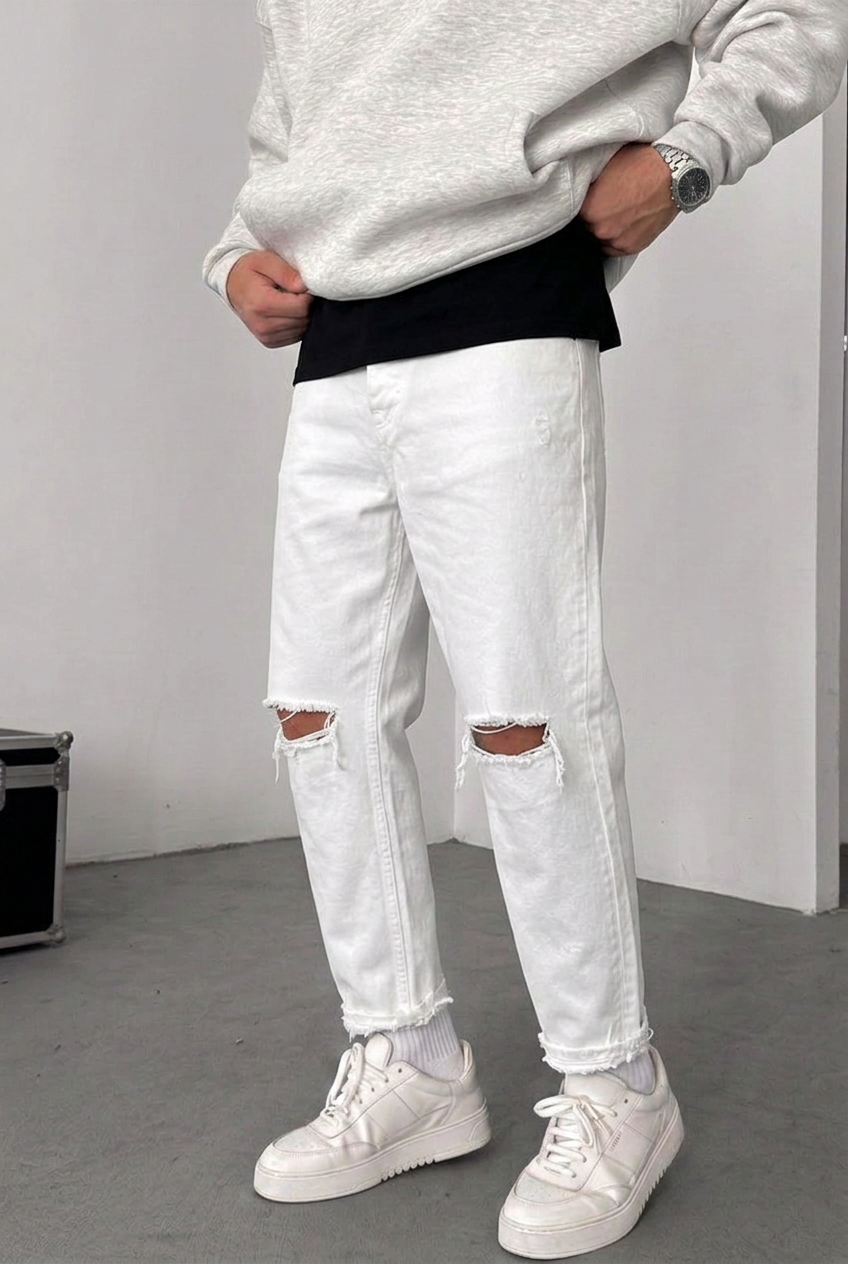 Loose Fit Jeans with Ripped Knees – White