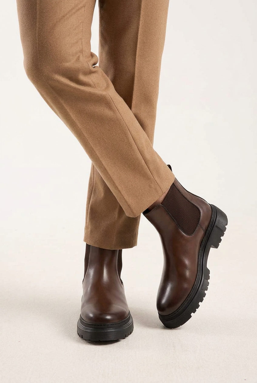 Handmade Leather Ankle Boot with Reinforced Sole – Brown