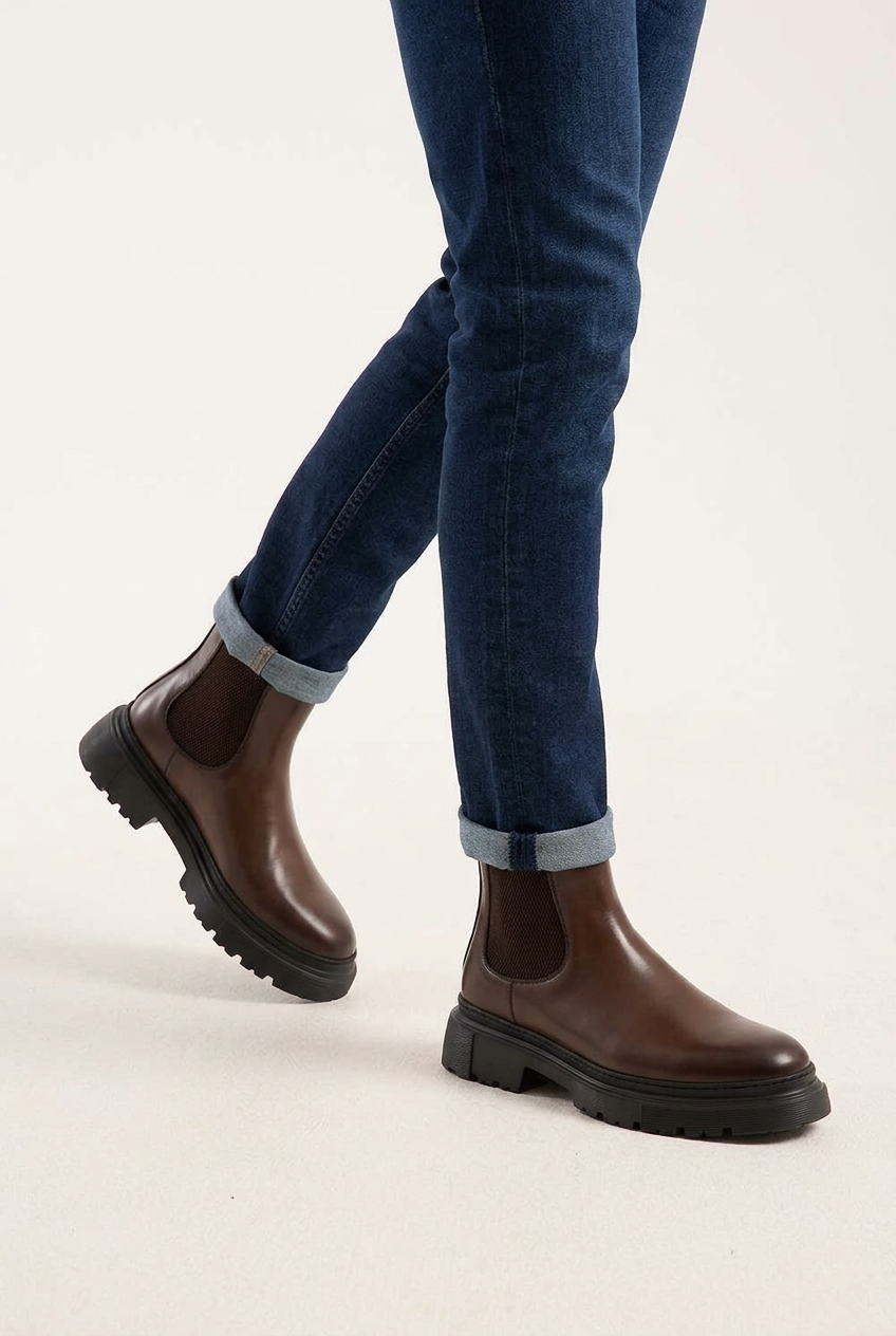 Handmade Leather Ankle Boot with Reinforced Sole – Brown