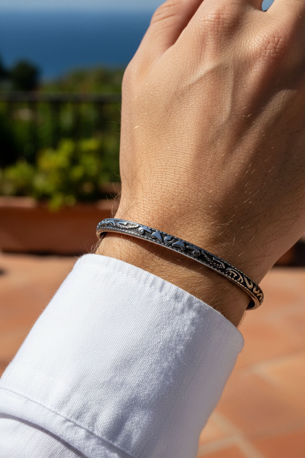 Ατσάλινο Βραχιόλι Cuff με Vintage Σκαλιστά Μοτίβα – Unisex