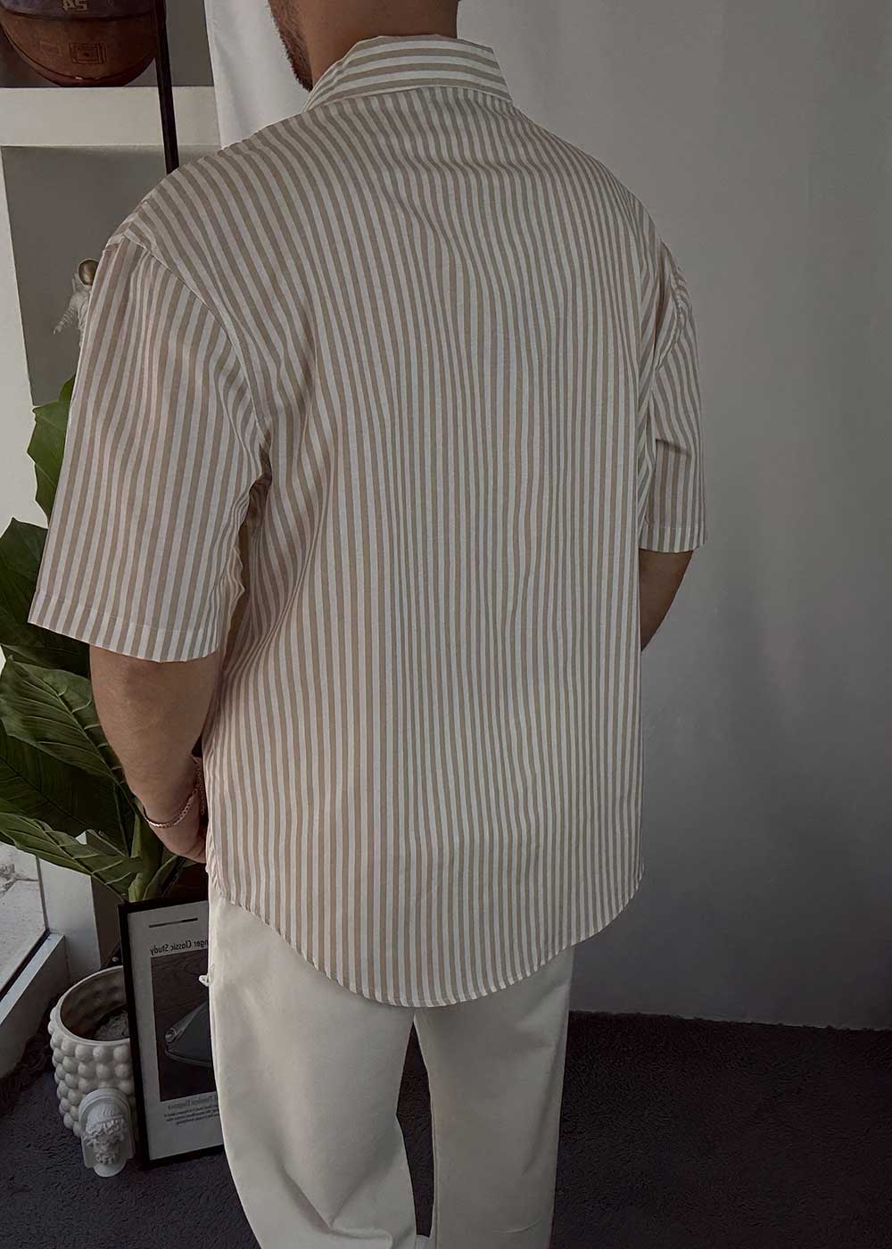 Ριγέ β Oversized Πουκάμισο με Κοντό Μανίκι σε Οβάλ Τελείωμα- Μπεζ – 4
