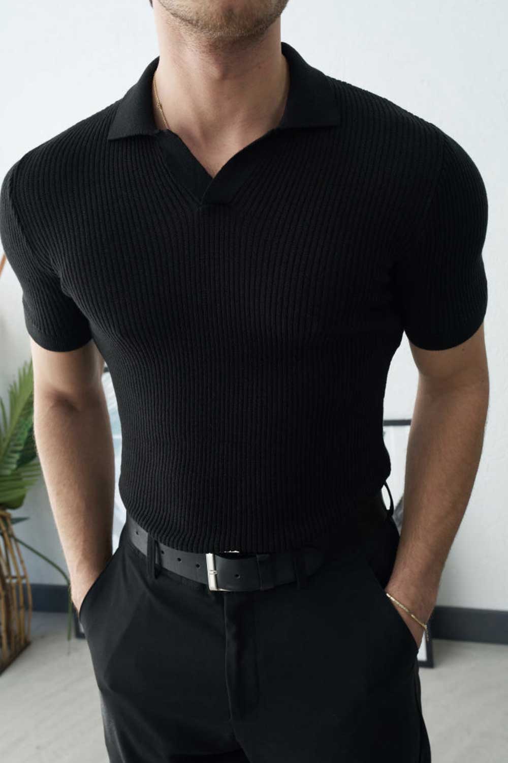 Πλεκτό Μπλουζάκι Polo Ribbed με Ανοιχτό Γιακά – Μαύρο