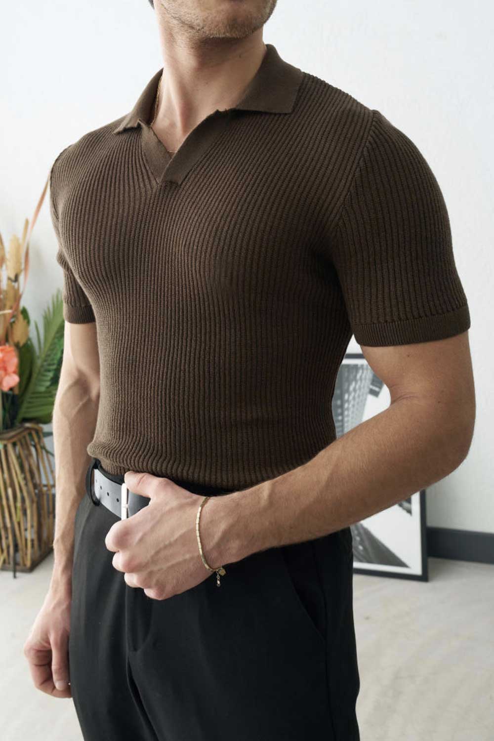 Πλεκτό Μπλουζάκι Polo Ribbed με Ανοιχτό Γιακά – Καφέ
