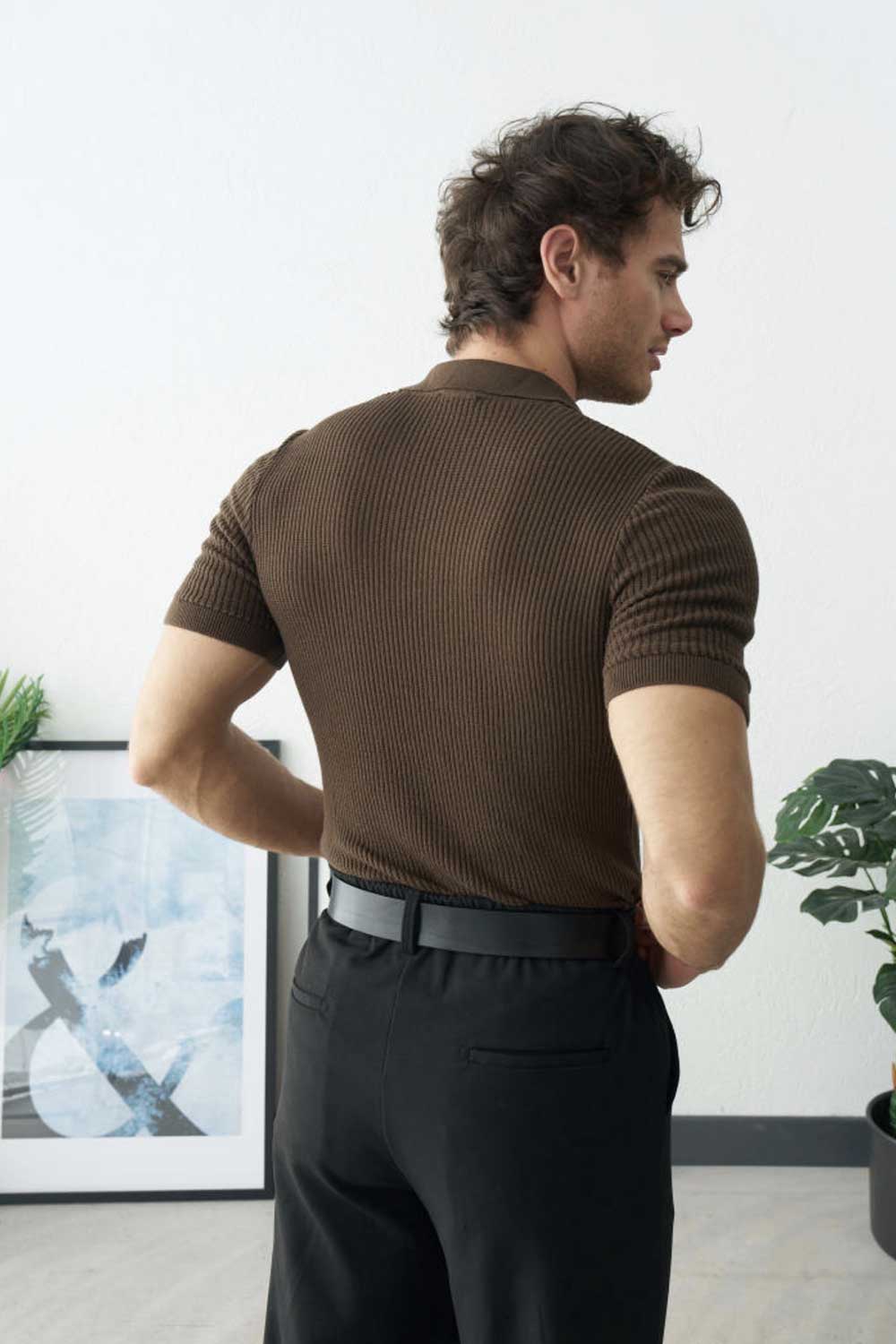 Πλεκτό Μπλουζάκι Polo Ribbed με Ανοιχτό Γιακά – Καφέ