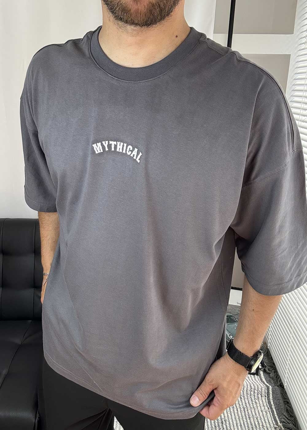 Mythical Oversized T-Shirt με Τύπωμα και Κεντημένο Λογότυπο – Ανθρακί – 8