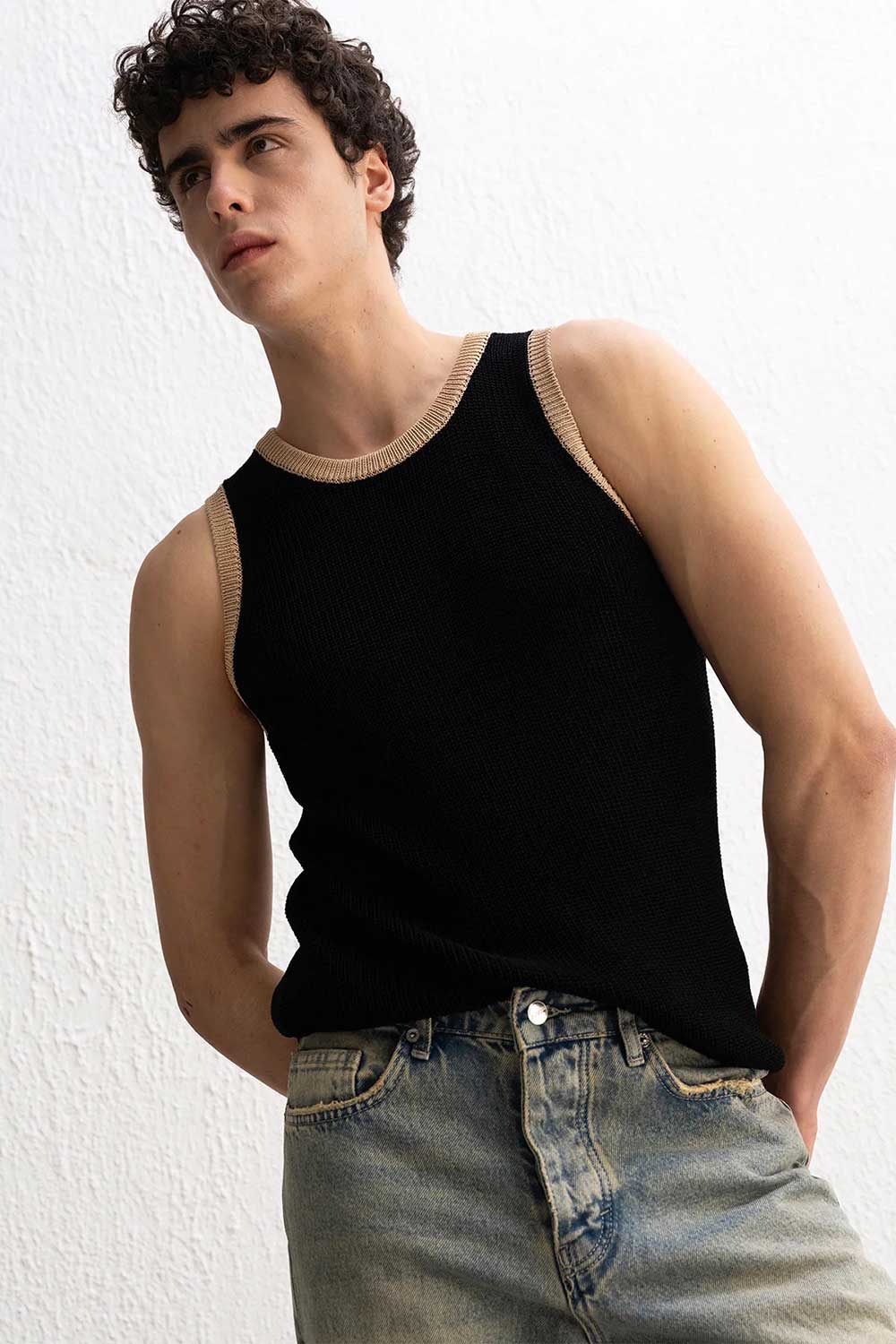 Αμάνικο Πλεκτό Urban Contrast Studio – Μαύρο