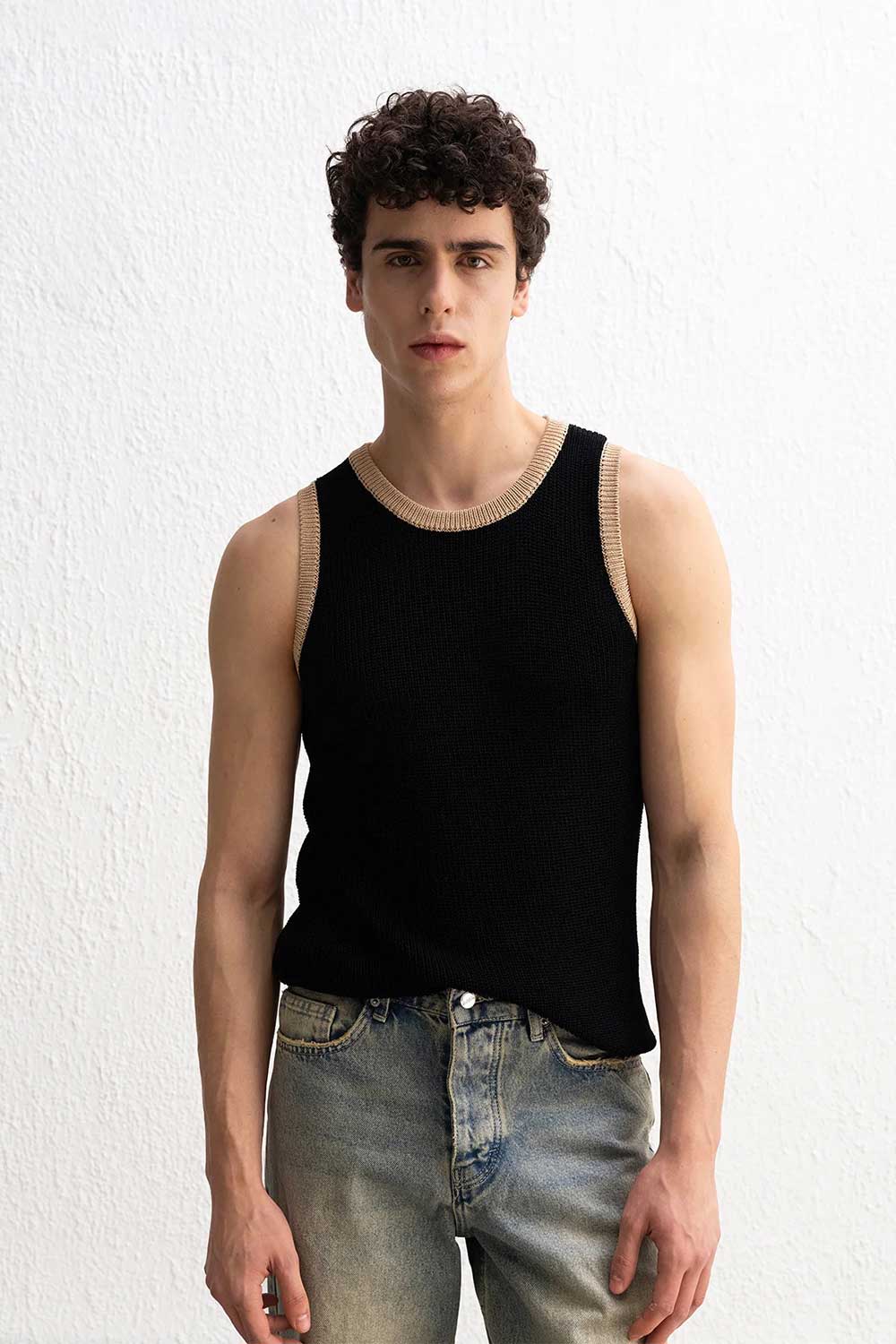 Αμάνικο Πλεκτό Urban Contrast Studio – Μαύρο