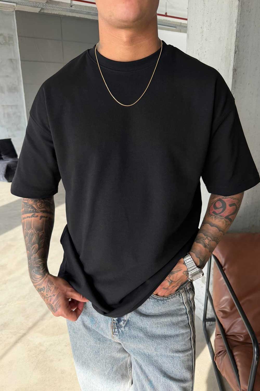 Men's basic oversized t-shirt in black