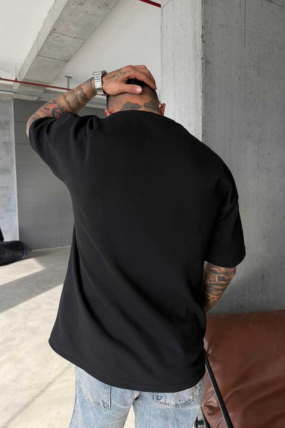 Men's basic oversized t-shirt in black