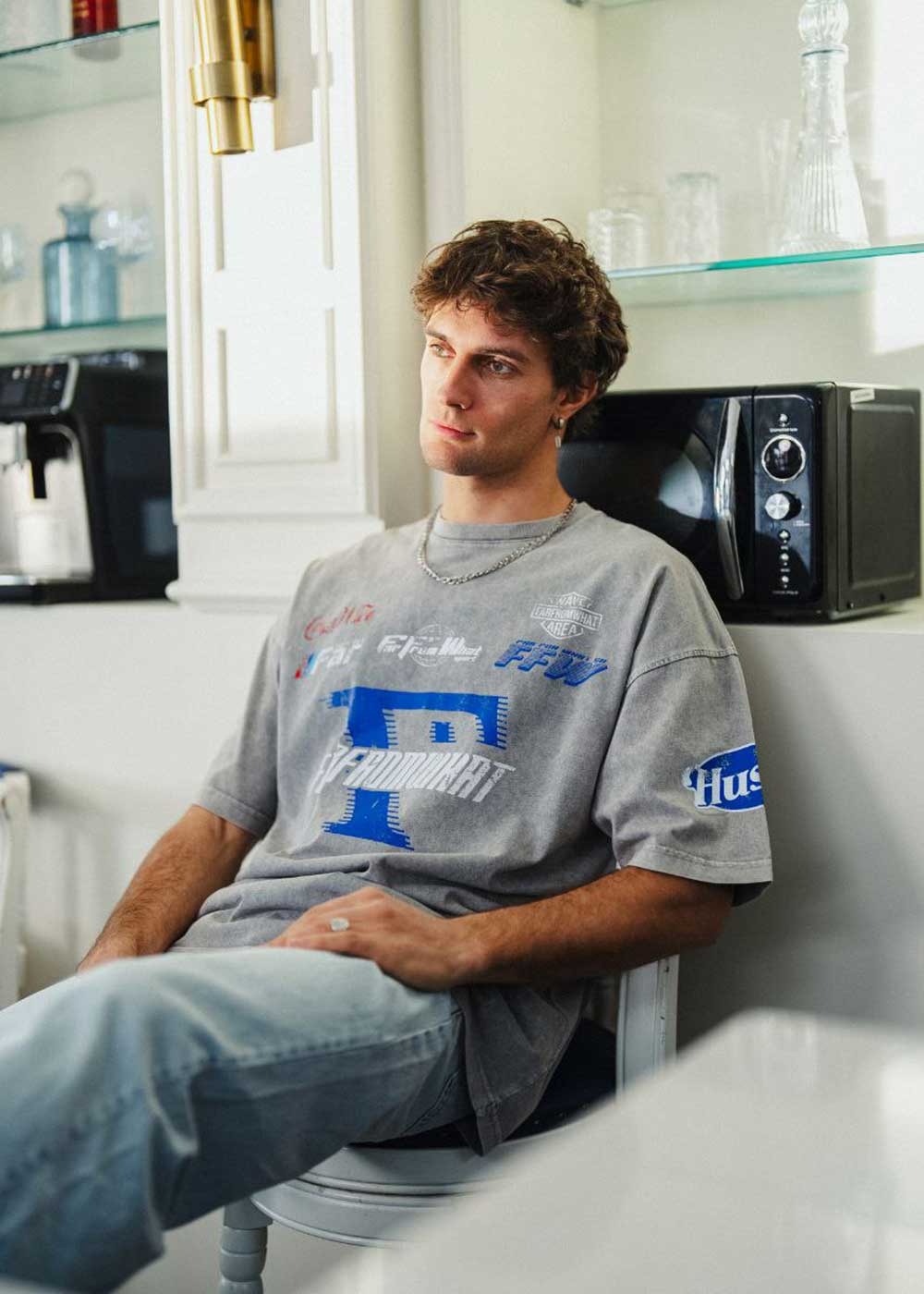 Washed Oversized T-Shirt με Vintage College Print – Ανοιχτό Γκρι