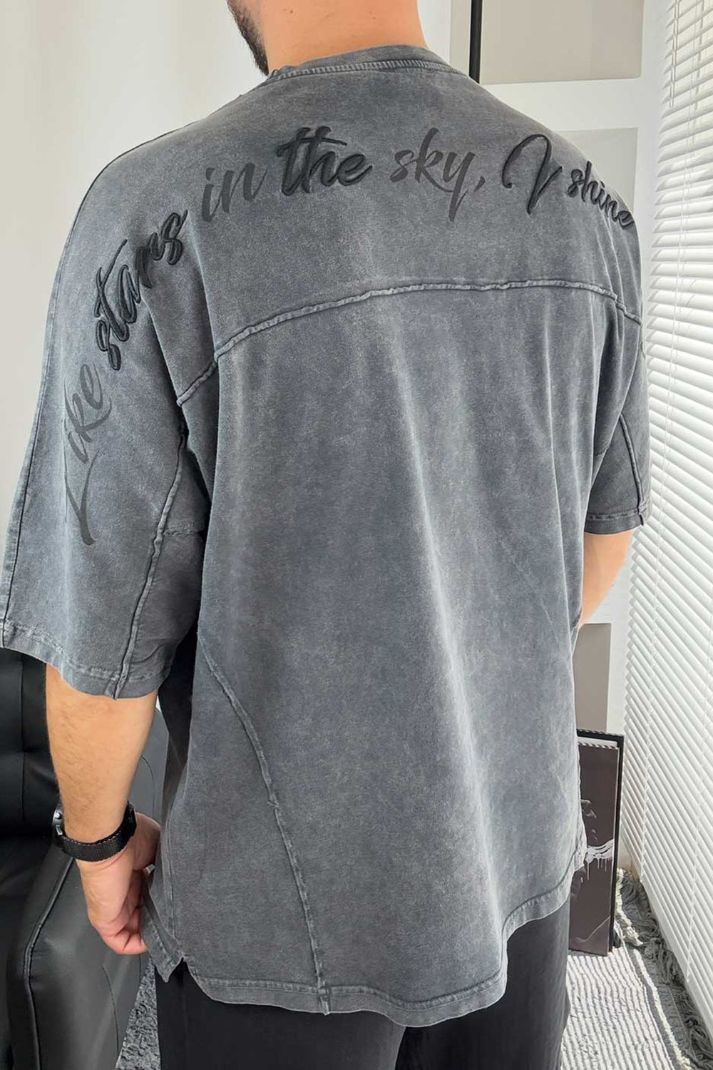Oversized T-Shirt με Κέντημα Like Stars και Εξωτερικές Ραφές – Ανθρακί