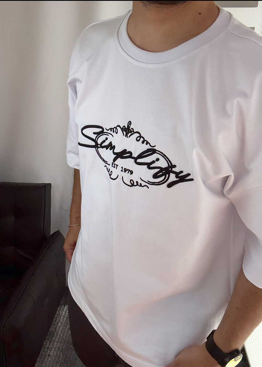 Simplify Oversized T-Shirt με Κεντημένο Λογότυπο – Λευκό