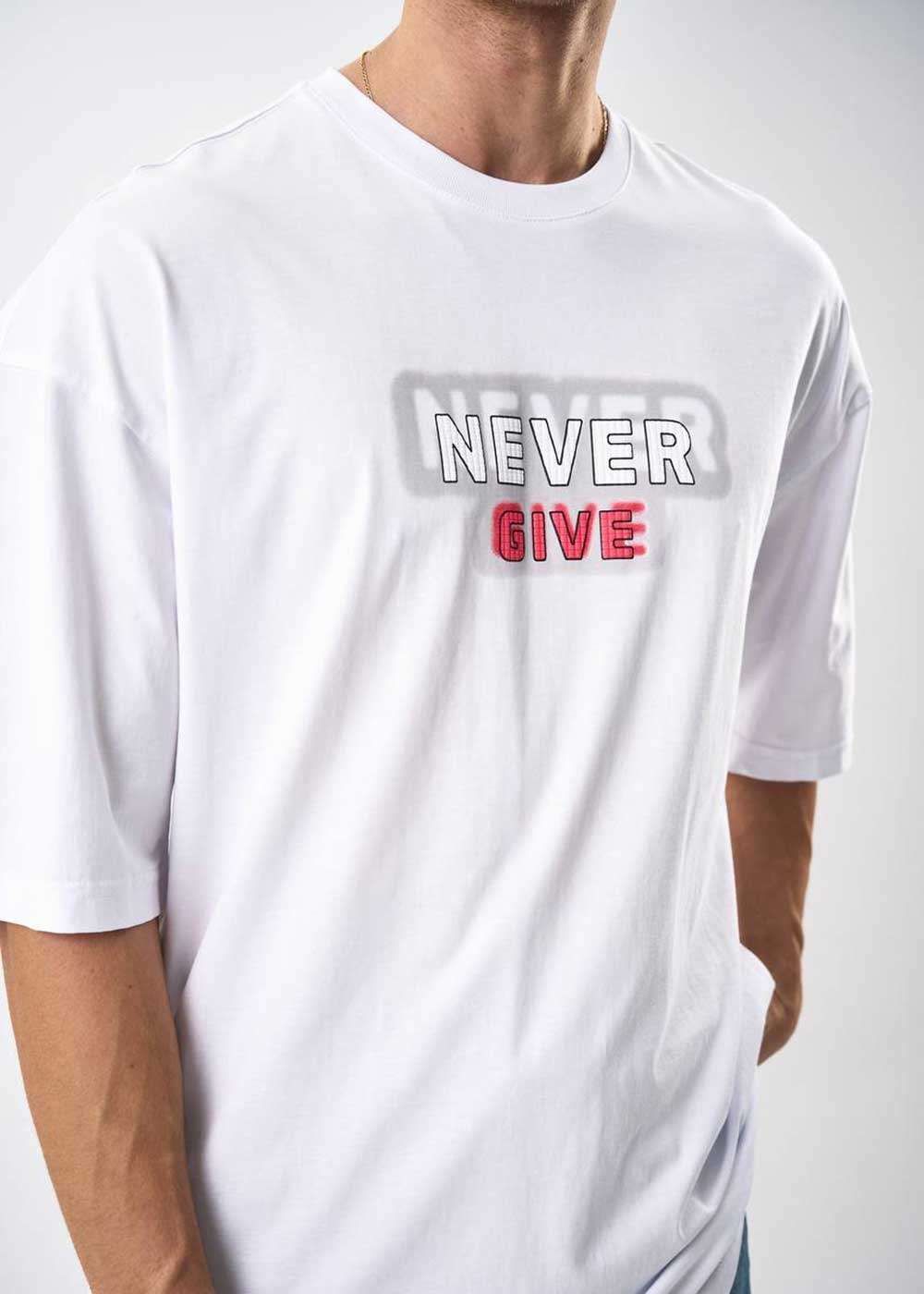 Oversized T-Shirt Never Give Up-Λευκό – 2