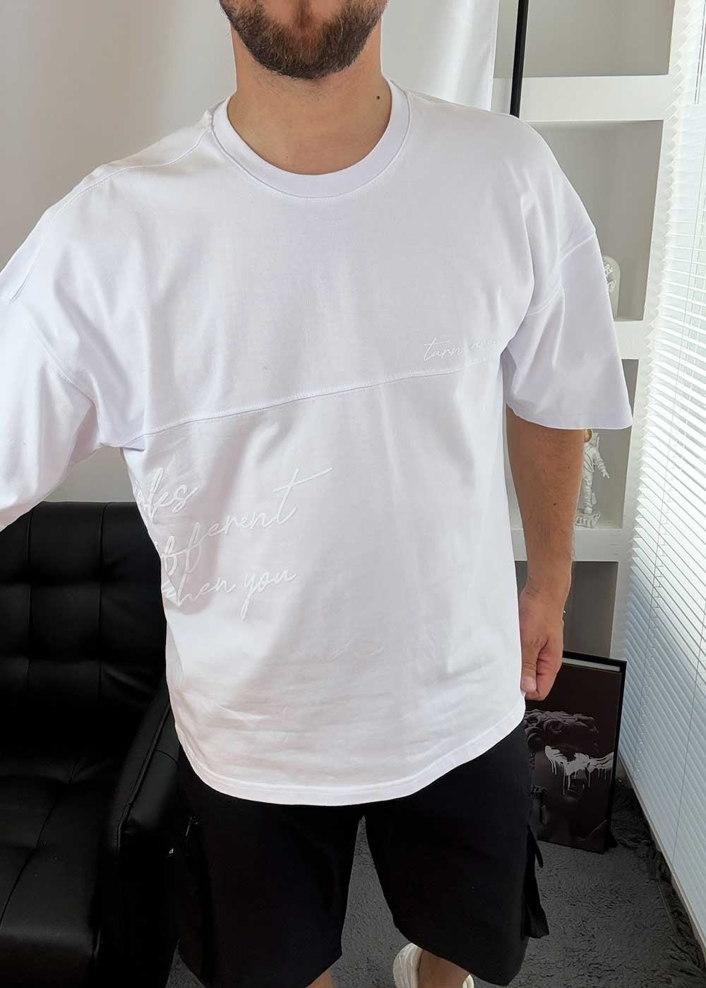 Turn Around T-Shirt με Καλλιγραφικά – Λευκό – 2