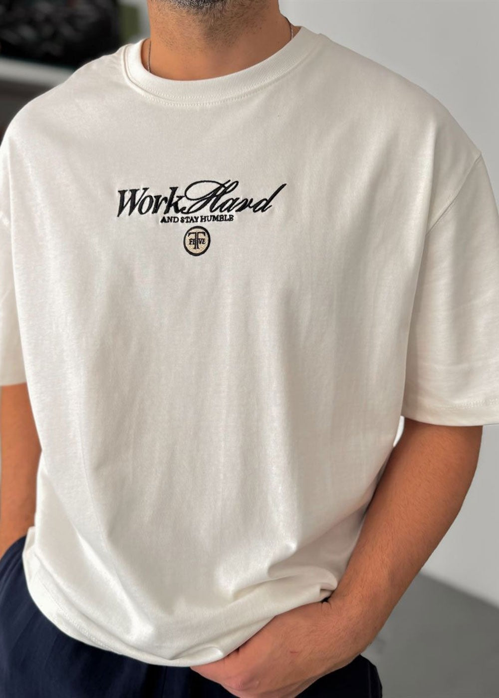 Oversized Old Money T-Shirt με Print Πλάτης – Λευκό – 3
