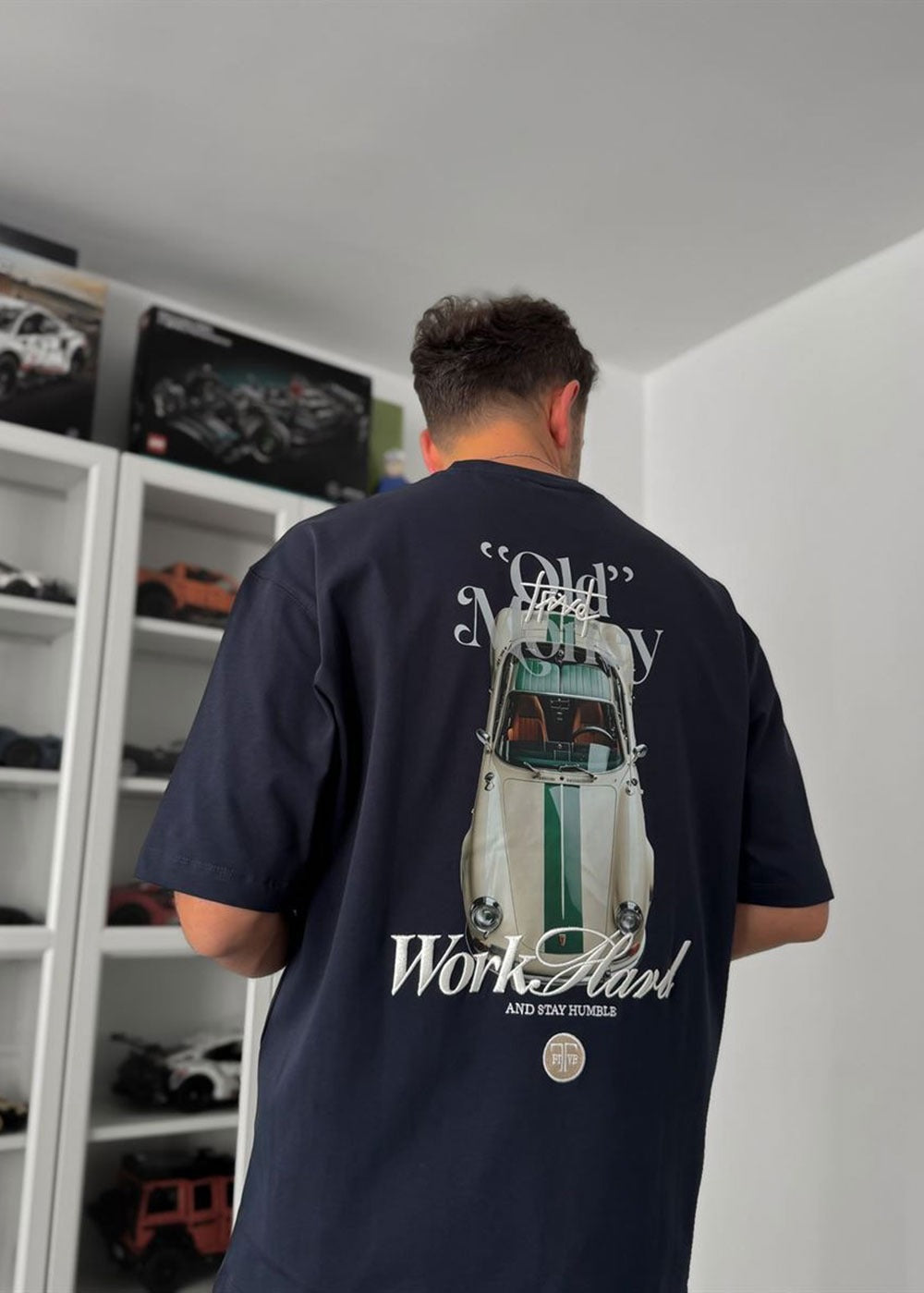 Oversized Old Money T-Shirt με Print Πλάτης – Μπλε Σκούρο – 4