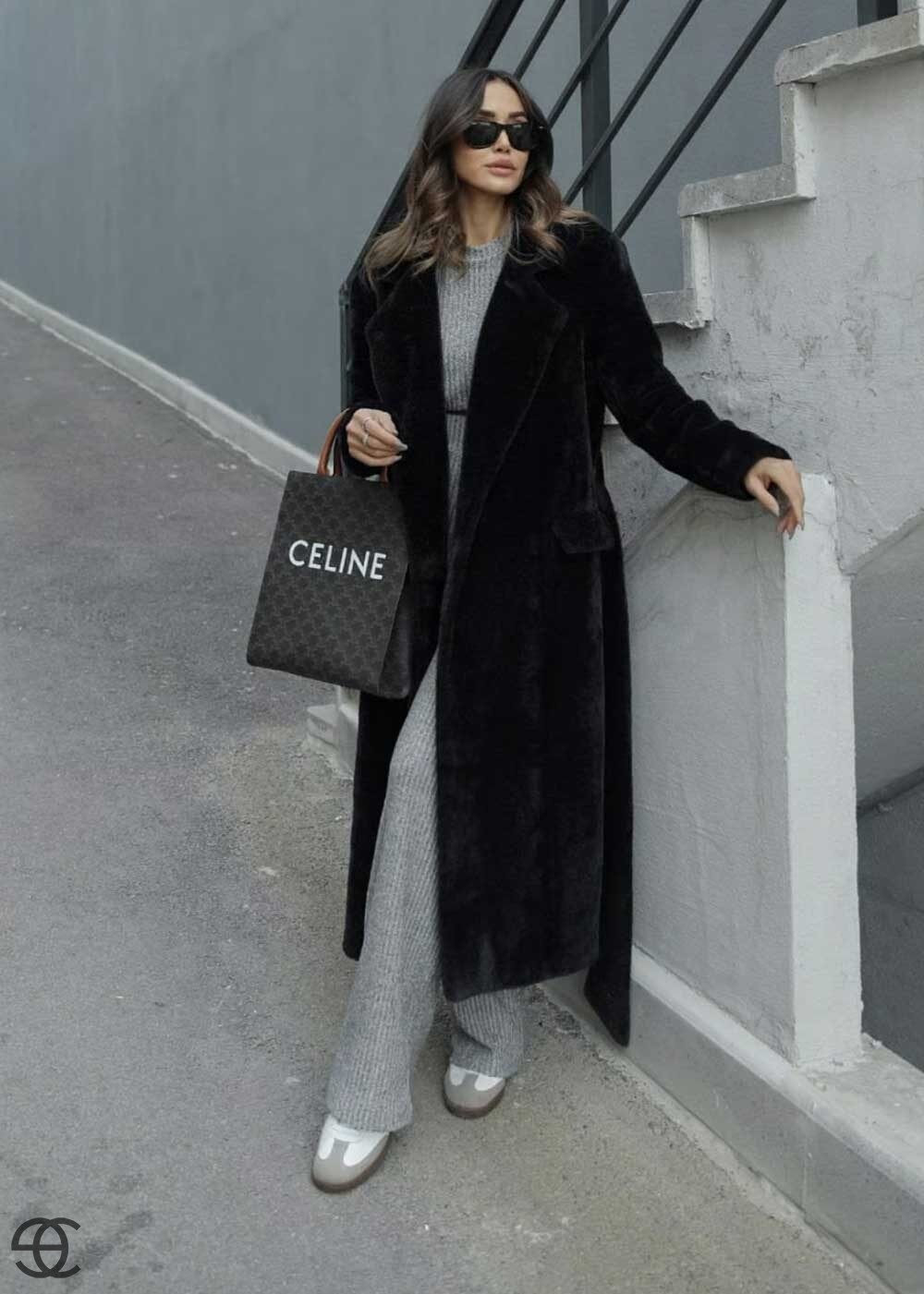 Γούνινο maxi oversized παλτό με ζώνη και τσέπες - Μαύρο